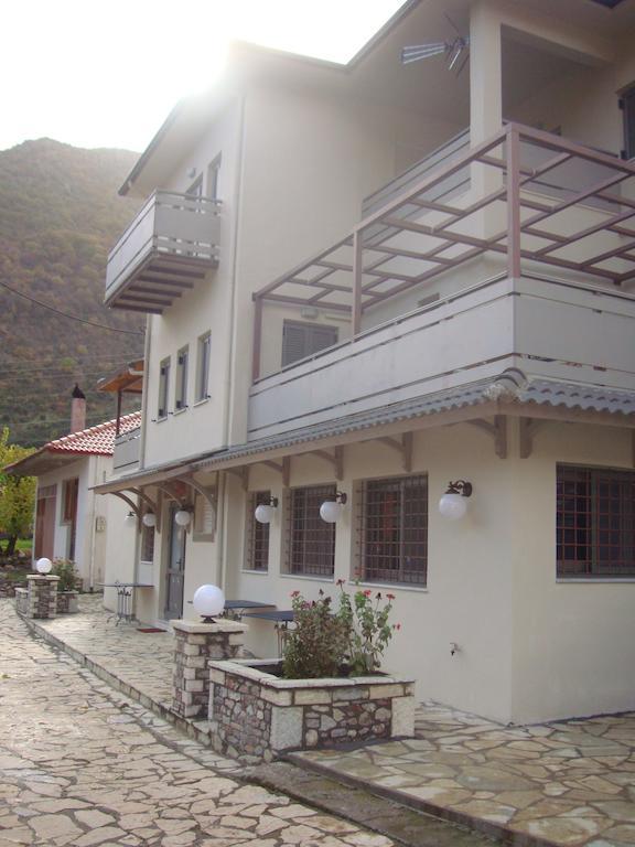 To Greki Hotel Livartzi Exterior foto