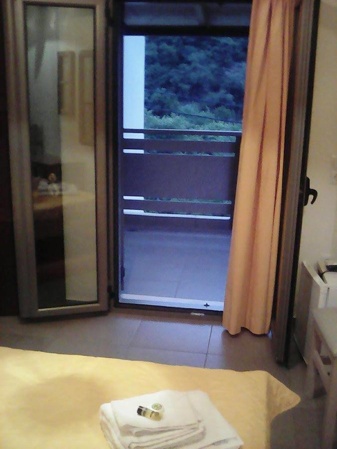 To Greki Hotel Livartzi Exterior foto